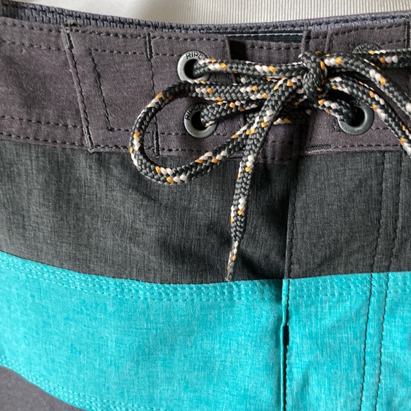 Rip Curl dark gray/teal performance board shorts - Picture 2 of 10